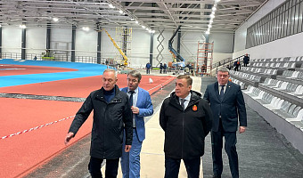 Алексей Дюмин посетил легкоатлетический манеж в Мясново