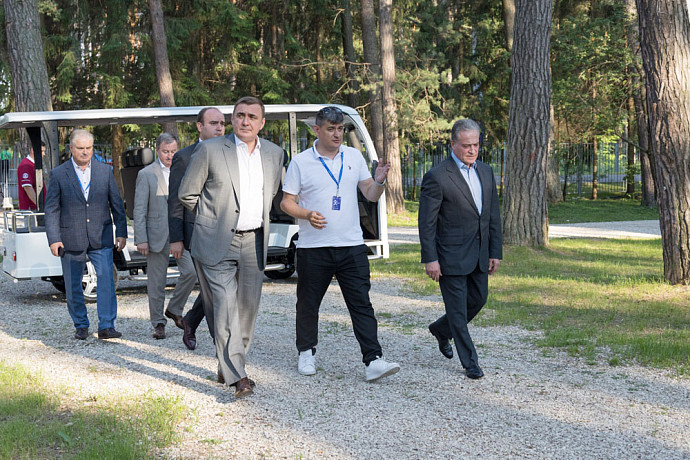 Губернатор Тульской области Алексей Дюмин посетил площадку международного форума «Инженеры будущего-2022»
