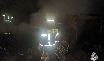 В Заокском районе огонь охватил дом и автомобиль, обошлось без пострадавших