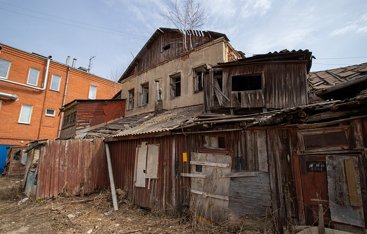 К лесу передом: ТОП-5 дорогих избушек, которые продают в районе центрального парка в Туле
