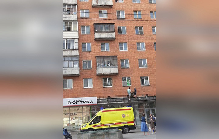 На мать мальчика, чуть не выпавшего с седьмого этажа в Туле, оформили административный протокол