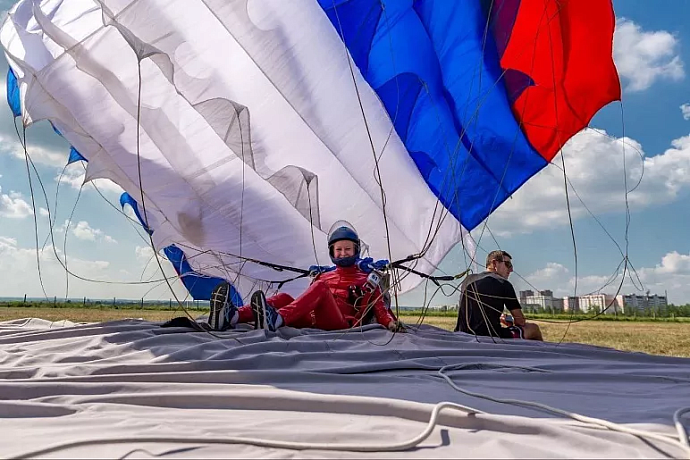 Спортсменки из Тулы заняли третье место на Чемпионате Вооружённых сил РФ по парашютному спорту