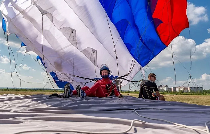 Спортсменки из Тулы заняли третье место на Чемпионате Вооружённых сил РФ по парашютному спорту