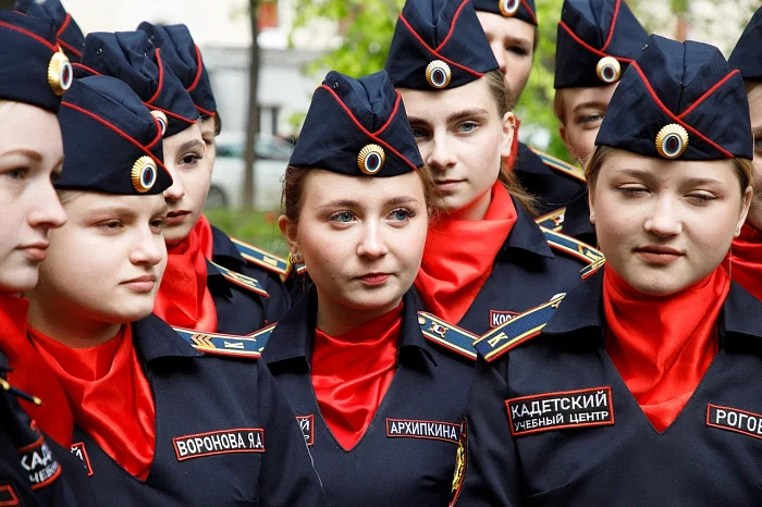 Тульские кадеты и студенты поздравили ветерана Великой Отечественной войны с наступающим Днем Победы