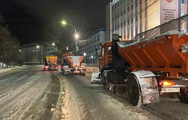 На уборку Тулы от снега 15 декабря вышли 300 рабочих и 159 единиц техники