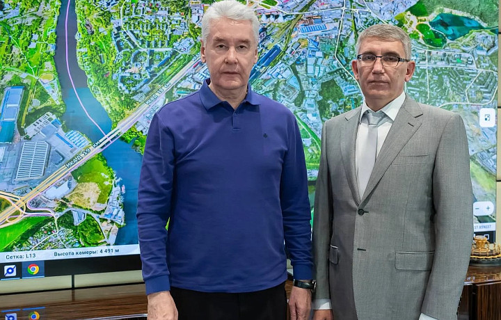 Губернатор Миляев поздравил мэра Москвы Собянина со званием «Герой Труда»