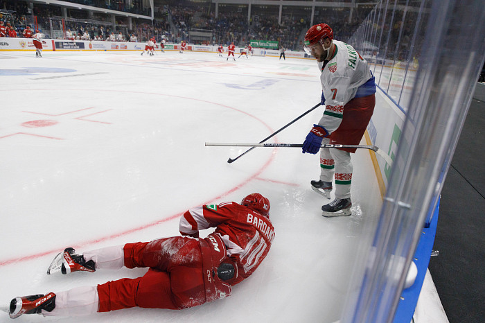 Фоторепортаж: как прошел матч между национальными сборными России и Беларуси