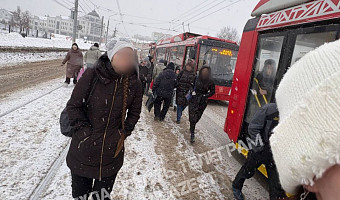Троллейбусы встали на улице Октябрьской в Туле утром 24 февраля