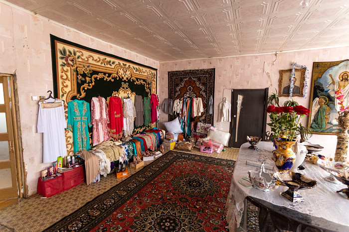 Молодожены-подростки и пир горой: как в тульском Плеханово отмечают цыганские свадьбы