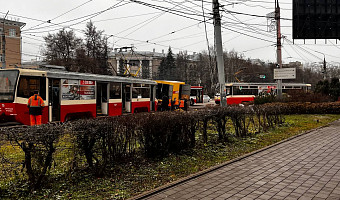 Во время схода трамвая с рельсов на проспекте Ленина в Туле пострадала женщина