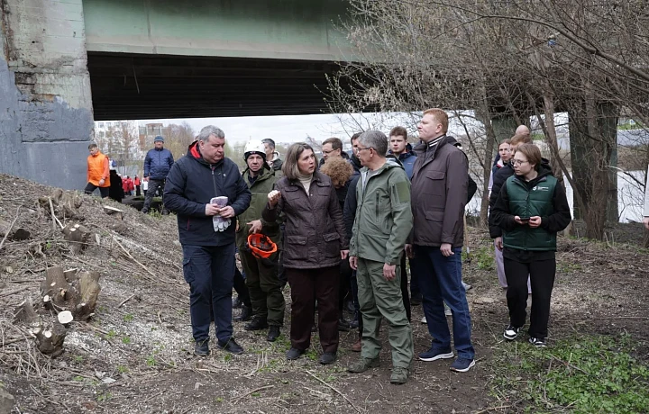 «Общий труд всегда сплачивает людей»: Дмитрий Миляев принял участие во Всероссийском субботнике
