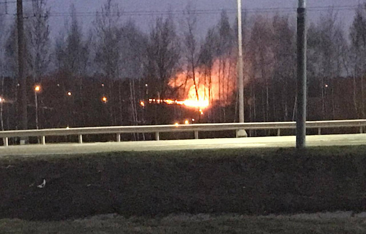 Очевидцы делятся фото горящих полей на Калужском шоссе
