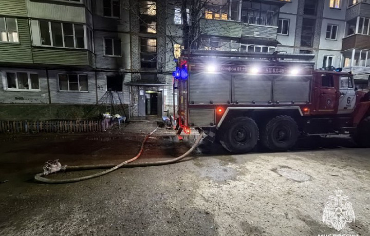 Огнеборцы спасли 15 человек во время пожара на улице Металлургов в Туле