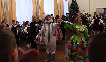 В Тульской филармонии прошел новогодний праздник для детей с ОВЗ