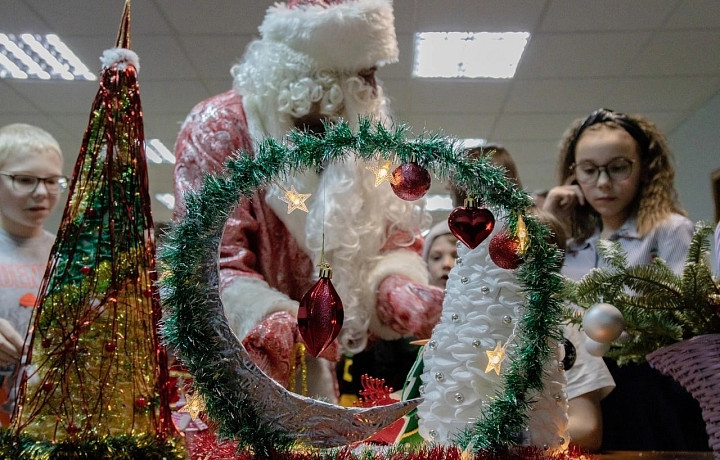 В Алексине детям с Донбасса и Белгорода подарили «Елку добра»