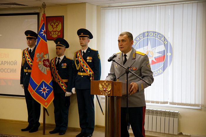 Глава тульского МЧС поздравил спасателей с Днем пожарной охраны