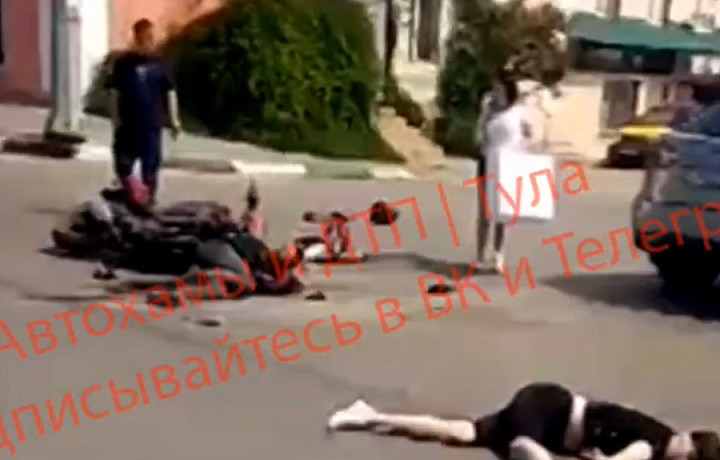 Мотоциклист и его пассажир пострадали в серьезном ДТП с Lexus в Ефремове