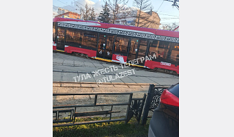Трамвай сошёл с рельсов в центре Тулы вечером 13 апреля