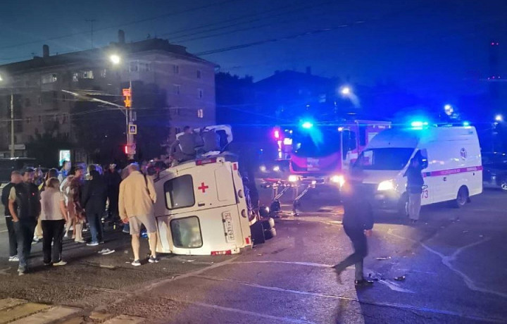 Стали известны подробности ДТП с машиной одной из городских больниц и иномаркой в центре Тулы