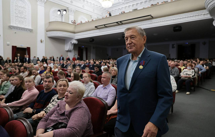 Геннадий Дюмин награждён золотой медалью «За особый вклад в развитие Тульской области»