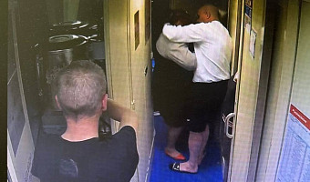 Громко матерился и схватил начальника поезда за шею: на туляка завели уголовное дело в Ленинградской области