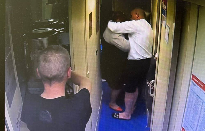 Громко матерился и схватил начальника поезда за шею: на туляка завели уголовное дело в Ленинградской области