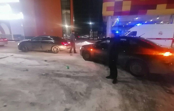 На парковке у ТРЦ «Макси» в Туле столкнулись две легковушки