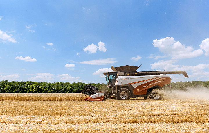 Аграрии назвали мощные зерноуборочные комбайны