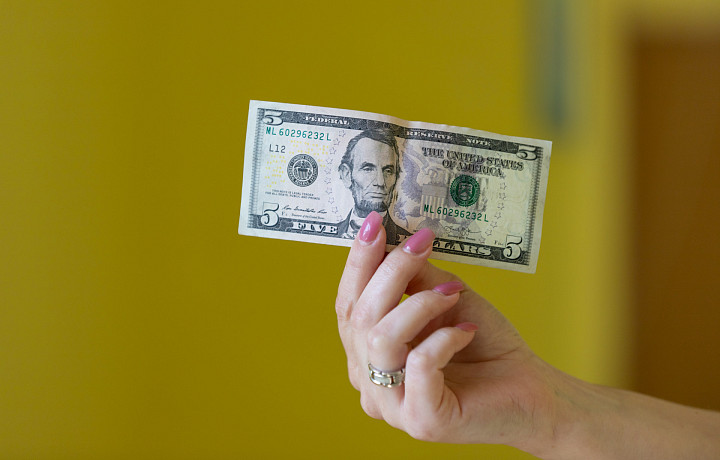 Эксперт рассказал, как изменятся курсы валют в ближайшее время