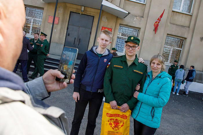 Первая группа тульских солдат-срочников отправилась к месту службы