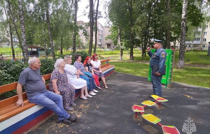 Тульские спасатели обучили более 600 жителей двух районов технике безопасности
