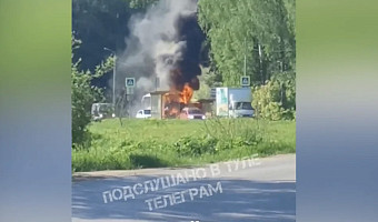 Пассажирский автобус сгорел на Веневском шоссе в Туле