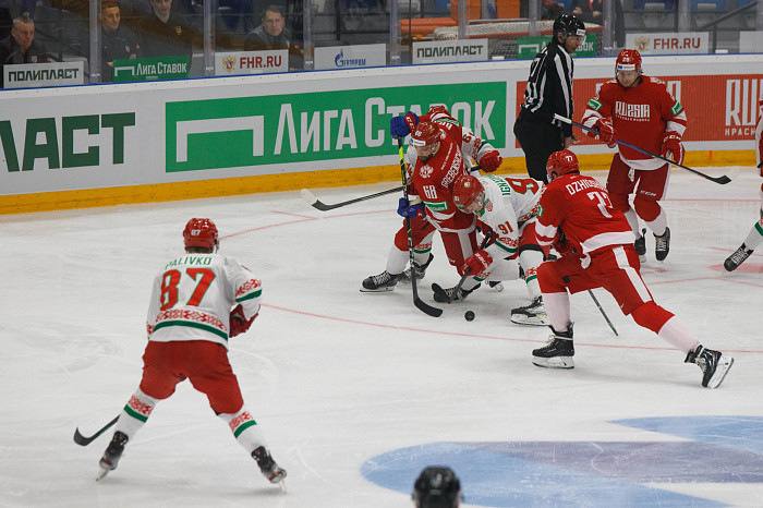 Фоторепортаж: как прошел матч между национальными сборными России и Беларуси