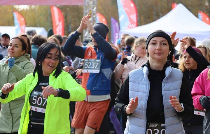 В Туле 800 любителей бега вышли на старт Эстафеты 5х4,2 Осень