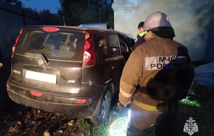 ﻿Тульские огнеборцы восемь раз выезжали на сообщения о ДТП за сутки