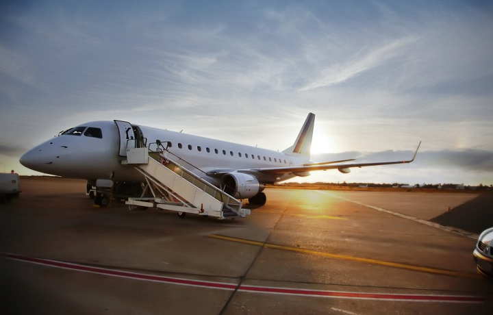 Российским авиакомпаниям запретят рассаживать семьи с детьми в самолетах