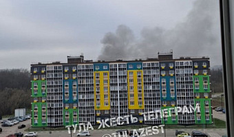 В Туле тушат пожар в заброшенной постройке на улице Самоварной