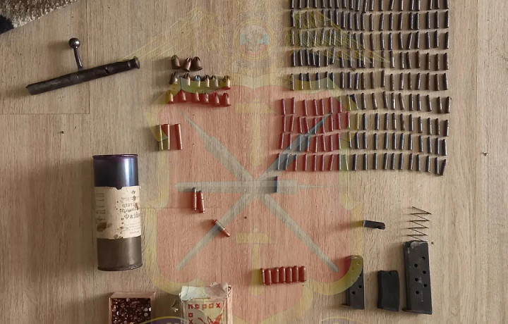 Арсенал боеприпасов и порох изъяли у пожилой жительницы Узловой