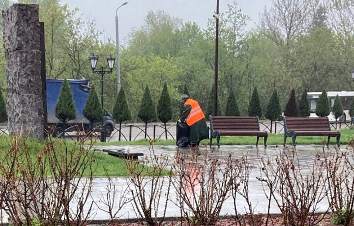В Туле 8 мая продолжается уборка дорог и тротуаров