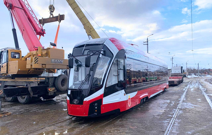 В Тулу приехали два новых трамвая из серии «Львенок»