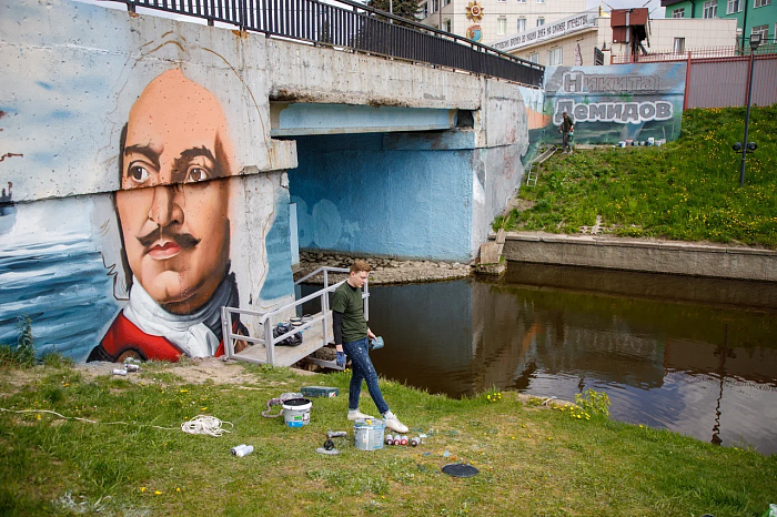 Новые граффити в Туле на мосту у Казанской набережной завершат к выходным