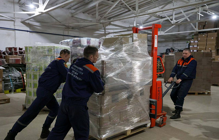 По поручению Дюмина в Оренбургскую область отправили гуманитарную помощь