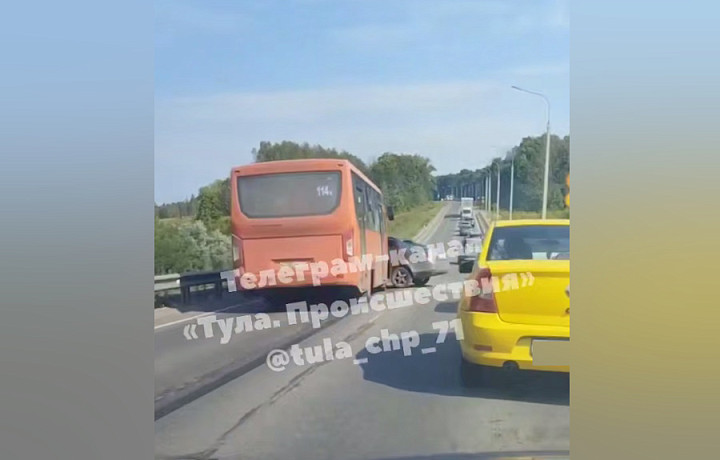 Пассажирский автобус попал в ДТП на трассе «Тула – Щекино»: есть пострадавший
