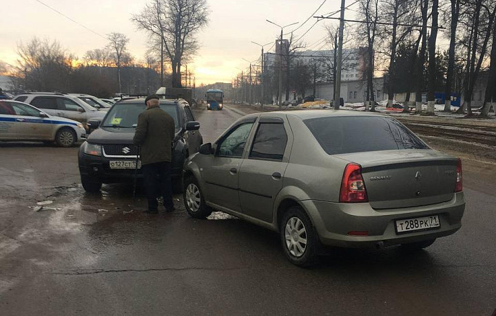 В Туле у КБП столкнулись Suzuki и Renault