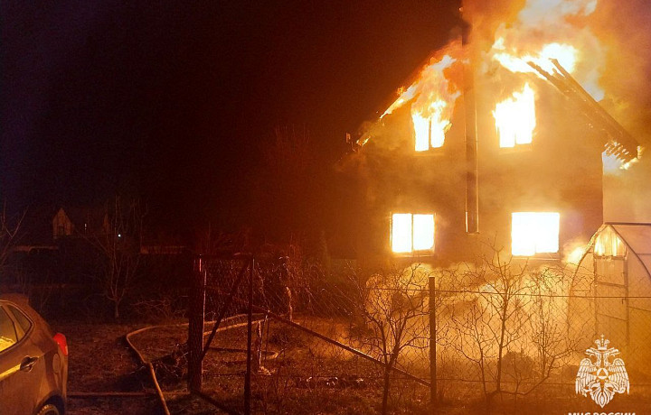 На пожаре в частном доме Заокском районе пострадала 67-летняя женщина
