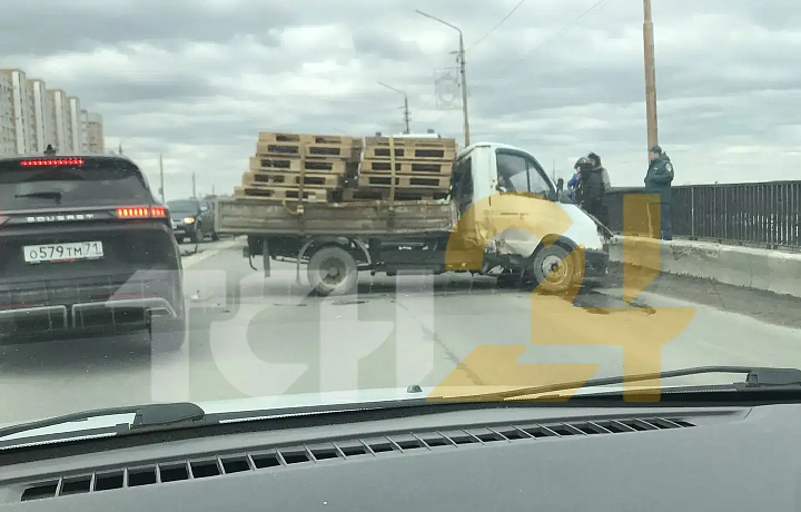 Массовое ДТП произошло на Павшинском мосту в Туле