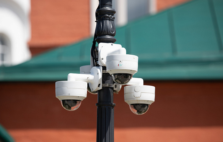 Большой брат следит за тобой: что делать, если сосед направил камеру видеонаблюдения на ваш участок