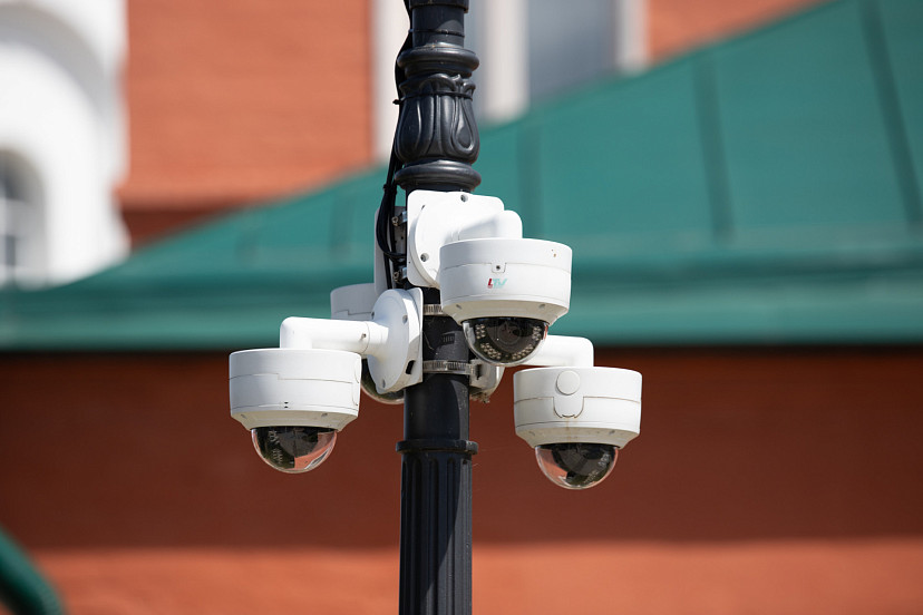 Юрист рассказал, что делать, если сосед следит за вашим участком с помощью камеры видеонаблюдения | ТСН24