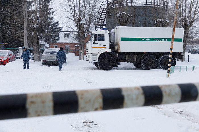 «Практически все осужденные - актеры»: конвоиры рассказали о работе со спецконтингентом