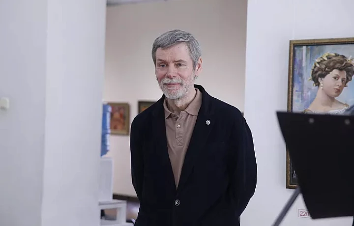 В Туле открылась художественная выставка Андрея Мадекина